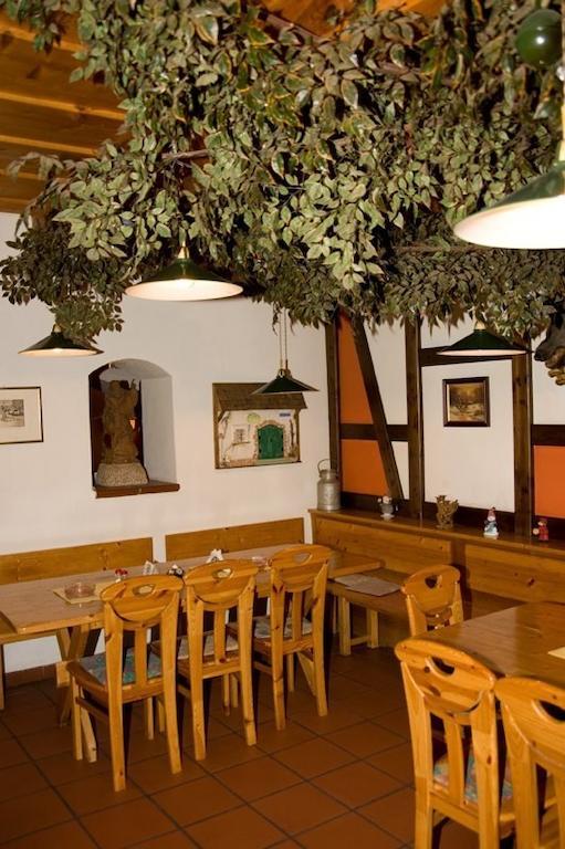 Gasthof Ludl Gross-Enzersdorf ภายนอก รูปภาพ